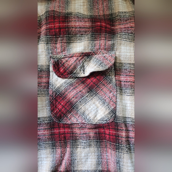 Men's Sz: L. C&C Sportswear Red/Maroon Flannel- button down - Picture 3 of 10